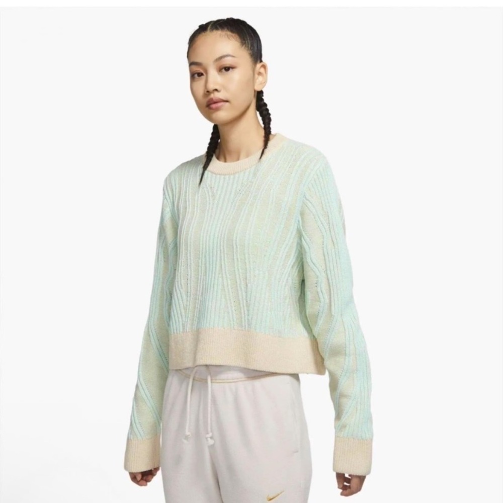 Nike Yoga luxe pullover sweater. Minty green/beige jacquard, this is gorgeous!